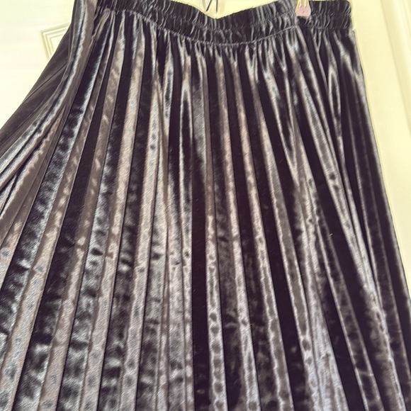 On 34th Pleated Maxi Velour / Velvet Skirt Black 2X - Picture 5 of 12